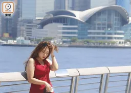 今日部分時間有陽光　有幾陣驟雨　日間酷熱最高氣溫約33°C